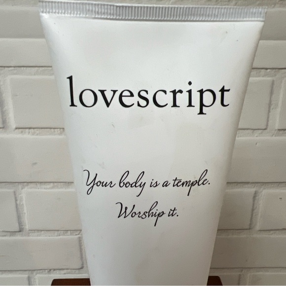 Lovescript Foaming Body Wash - Orange Blossom - 6 fl. oz. Sealed - Picture 2 of 5